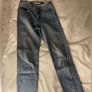 Levi’s Wedgie Jeans